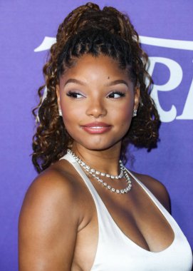 Amerikalı şarkıcı Halle Bailey, 11 Ağustos 2022 'de NeueHouse Los Angeles, Los Angeles' ta düzenlenen Facebook Gaming tarafından sunulan Variety 2022 Power of Young Hollywood Kutlaması 'na geldi.. 