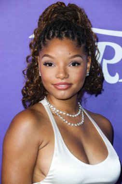 Amerikalı şarkıcı Halle Bailey, 11 Ağustos 2022 'de NeueHouse Los Angeles, Los Angeles' ta düzenlenen Facebook Gaming tarafından sunulan Variety 2022 Power of Young Hollywood Kutlaması 'na geldi.. 