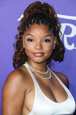 Amerikalı şarkıcı Halle Bailey, 11 Ağustos 2022 'de NeueHouse Los Angeles, Los Angeles' ta düzenlenen Facebook Gaming tarafından sunulan Variety 2022 Power of Young Hollywood Kutlaması 'na geldi.. 