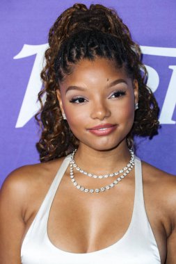 Amerikalı şarkıcı Halle Bailey, 11 Ağustos 2022 'de NeueHouse Los Angeles, Los Angeles' ta düzenlenen Facebook Gaming tarafından sunulan Variety 2022 Power of Young Hollywood Kutlaması 'na geldi.. 