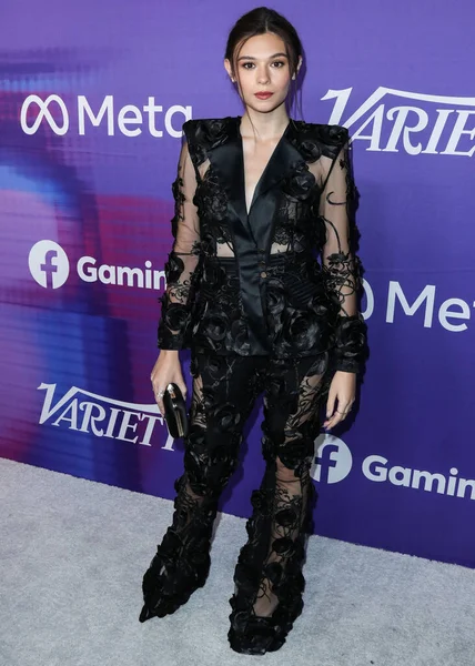 Amerikalı aktris Nicole Maines, 11 Ağustos 2022 'de NeueHouse Los Angeles, Los Angeles' ta düzenlenen Facebook Oyunları Sunan Genç Hollywood Kutlamalarının Gücü 2022 'ye ulaştı.. 