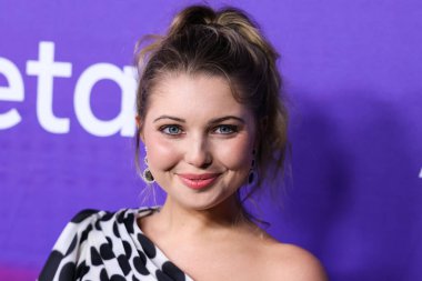 Amerikalı aktris Samantha Hanratty, 11 Ağustos 2022 'de Los Angeles Hollywood, Kaliforniya, ABD' deki NeueHouse Los Angeles 'ta düzenlenen Facebook Oyun Sunan Genç Hollywood Kutlamasının 2022 Gücüne ulaştı.. 
