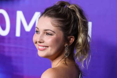 Amerikalı aktris Samantha Hanratty, 11 Ağustos 2022 'de Los Angeles Hollywood, Kaliforniya, ABD' deki NeueHouse Los Angeles 'ta düzenlenen Facebook Oyun Sunan Genç Hollywood Kutlamasının 2022 Gücüne ulaştı.. 