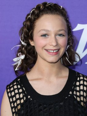 Amerikalı aktris Sofia Rosinsky, 11 Ağustos 2022 'de NeueHouse Los Angeles, Los Angeles' ta düzenlenen Facebook Oyununun Sunduğu Genç Hollywood Kutlamasının 2022 Yıllık Gücüne ulaştı.. 