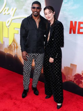 Amerikalı aktör Jamie Foxx ve Avustralyalı aktris Natasha Liu Bordizzo, Netflix 'in 14 Ağustos 2022' de Los Angeles, Kaliforniya, ABD 'deki Regal Cinemas LA Live Stadyumu' nda düzenlenen 'Day Shift' in dünya prömiyerine geldiler.. 