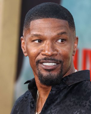 Amerikalı aktör Jamie Foxx Netflix 'in' Day Vardiyası 'nın dünya prömiyerine 10 Ağustos 2022' de Los Angeles, Kaliforniya 'da bulunan Regal Cinemas LA Live Stadyumu' nda geldi.. 
