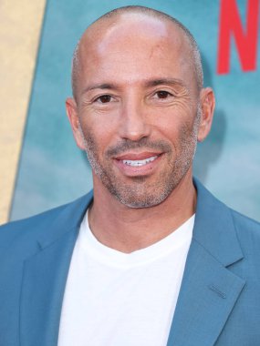 Amerikalı emlak komisyoncusu / The Oppenheim Group başkanı Jason Oppenheim Netflix 'in' Day Vardiyası 'nın dünya prömiyerine 10 Ağustos 2022' de Los Angeles, Kaliforniya 'da bulunan Regal Cinemas LA Live Stadyumu' na geldi.. 