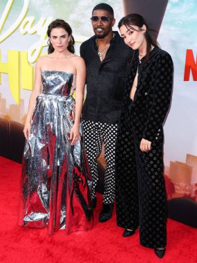 Meksikalı aktris Karla Souza, Amerikalı aktör Jamie Foxx ve Avustralyalı aktris Natasha Liu Bordizzo, 10 Ağustos 2022 'de Los Angeles, Kaliforniya, ABD' deki Regal Cinemas LA Live Stadyumu 'nda düzenlenen Netflix' in Dünya Günü Vardiyası 'na geldiler.