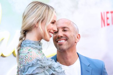 Model Marie-lou Nurk ve erkek arkadaşı / Amerikalı emlakçı / The Oppenheim Group başkanı Jason Oppenheim Netflix 'in' Day Vardiyası 'nın dünya prömiyerine 10 Ağustos 2022' de Los Angeles 'taki Regal Cinemas LA Live Stadyumu' nda geldi.
