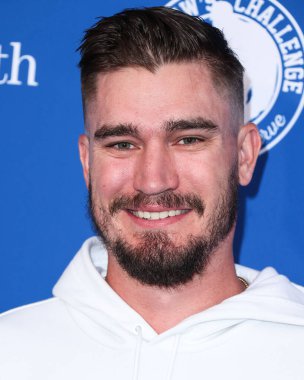 Beyzbol Ligi 'nin Los Angeles Dodgers takımının Amerikan profesyonel beyzbol atıcısı Andrew Heaney, 8 Ağustos 2022' de Elysian Park, Los Angeles, Kaliforniya 'da düzenlenen Kershaw' ın Pong 4 Amacı 2022 sayılı Dodger Stadyumu 'na ulaştı.