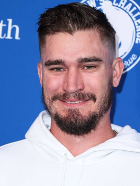 Beyzbol Ligi 'nin Los Angeles Dodgers takımının Amerikan profesyonel beyzbol atıcısı Andrew Heaney, 8 Ağustos 2022' de Elysian Park, Los Angeles, Kaliforniya 'da düzenlenen Kershaw' ın Pong 4 Amacı 2022 sayılı Dodger Stadyumu 'na ulaştı.