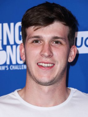 Ulusal Basketbol Federasyonu 'nun Los Angeles Lakers takımının Amerikalı profesyonel basketbol oyuncusu Austin Reaves, 8 Ağustos 2022' de Elysian Park, Los Angeles 'taki Dodger Stadyumu' nda düzenlenen Kershaw 's Challenge Ping Pong 4 Amaç 2022' ye ulaştı.