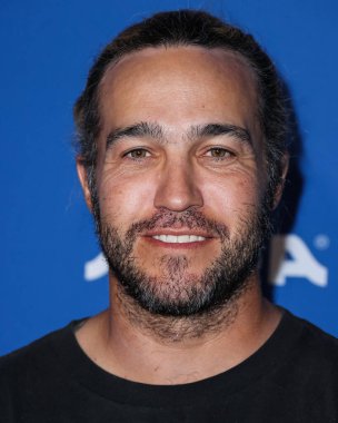 Amerikalı müzisyen Pete Wentz, 8 Ağustos 2022 'de Dodger Stadyumu' nda düzenlenen Kershaw 's Challenge Ping Pong 4 Amaç 2022' ye ulaştı..