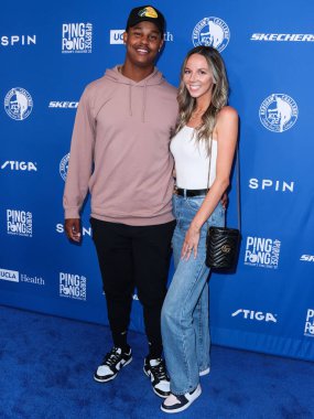 Beyzbol Ligi 'nin Los Angeles Dodgers takımının profesyonel beyzbol atıcısı Yency Almonte ve kız arkadaşı Tori Goodman 8 Ağustos 2022 tarihinde Dodger Stadyumu' nda düzenlenen Kershaw 'un Pong 4 yarışmasına katıldılar.