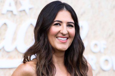 Amerikalı aktris D 'Arcy Carden, 4 Ağustos 2022' de Los Angeles, Kaliforniya, ABD 'de bulunan California Üniversitesi' ndeki Easton Stadyumu 'nda gerçekleştirilen Amazon Prime Video' nun 