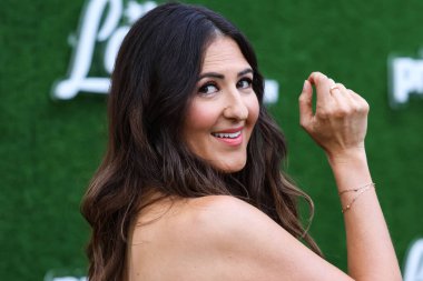 Amerikalı aktris D 'Arcy Carden, 4 Ağustos 2022' de Los Angeles, Kaliforniya 'da bulunan Easton Stadyumu' nda düzenlenen Amazon Prime Video 'nun 