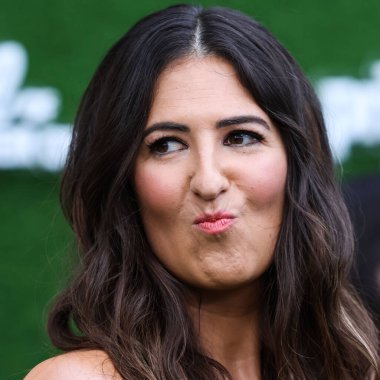 Amerikalı aktris D 'Arcy Carden, 4 Ağustos 2022' de Los Angeles, Kaliforniya 'da bulunan Easton Stadyumu' nda düzenlenen Amazon Prime Video 'nun 