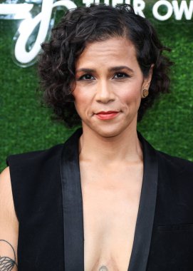 Yazar / yapımcı Desta Tedros Reff, 4 Ağustos 2022 'de Los Angeles, Kaliforniya, ABD' de bulunan California Üniversitesi 'ndeki Easton Stadyumu' nda düzenlenen Amazon Prime Video 'nun A League Of Their Own' sezonunun Los Angeles Premiere 'ine geldi.