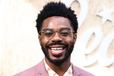 Amerikalı aktör Kendall Johnson, 4 Ağustos 2022 'de Los Angeles, Kaliforniya' da bulunan Easton Stadyumu 'nda düzenlenen Amazon Prime Video' nun 