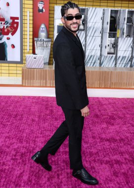 Porto Rikolu rapçi Bad Bunny (Benito Antonio Martnez Ocasio), 1 Ağustos 2022 'de Westwood, Los Angeles, Kaliforniya' daki Regency Village Theatre 'da düzenlenen Sony Pictures' ın 'Bullet Train' in Los Angeles prömiyerine geldi.
