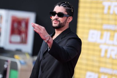 Porto Rikolu rapçi Bad Bunny (Benito Antonio Martnez Ocasio), 1 Ağustos 2022 'de Westwood, Los Angeles, Kaliforniya' daki Regency Village Theatre 'da düzenlenen Sony Pictures' ın 'Bullet Train' in Los Angeles prömiyerine geldi.