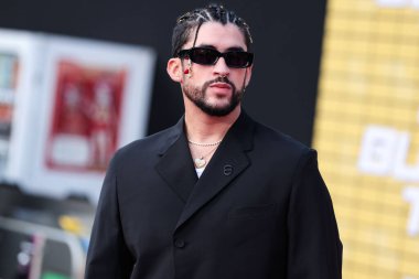 Porto Rikolu rapçi Bad Bunny (Benito Antonio Martnez Ocasio), 1 Ağustos 2022 'de Westwood, Los Angeles, Kaliforniya' daki Regency Village Theatre 'da düzenlenen Sony Pictures' ın 'Bullet Train' in Los Angeles prömiyerine geldi.
