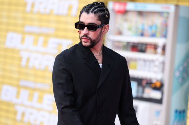 Porto Rikolu rapçi Bad Bunny (Benito Antonio Martnez Ocasio), 1 Ağustos 2022 'de Westwood, Los Angeles, Kaliforniya' daki Regency Village Theatre 'da düzenlenen Sony Pictures' ın 'Bullet Train' in Los Angeles prömiyerine geldi.