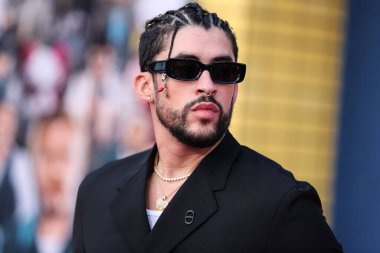 Porto Rikolu rapçi Bad Bunny (Benito Antonio Martnez Ocasio), 1 Ağustos 2022 'de Westwood, Los Angeles, Kaliforniya, ABD' deki Regency Village Theatre 'da düzenlenen Sony Pictures' ın 'Kurşun Treninin Los Angeles galasına geldi.