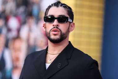 Porto Rikolu rapçi Bad Bunny (Benito Antonio Martnez Ocasio), 1 Ağustos 2022 'de Westwood, Los Angeles, Kaliforniya, ABD' deki Regency Village Theatre 'da düzenlenen Sony Pictures' ın 'Kurşun Treninin Los Angeles galasına geldi.