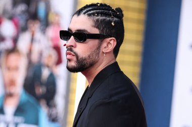 Porto Rikolu rapçi Bad Bunny (Benito Antonio Martnez Ocasio), 1 Ağustos 2022 'de Westwood, Los Angeles, Kaliforniya, ABD' deki Regency Village Theatre 'da düzenlenen Sony Pictures' ın 'Kurşun Treninin Los Angeles galasına geldi.