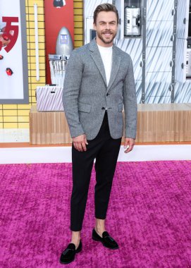 Derek Hough, 1 Ağustos 2022 'de Westwood, Los Angeles, Kaliforniya, ABD' deki Regency Village Theatre 'da düzenlenen Sony Pictures' ın 'Bullet Train' galasına geliyor.