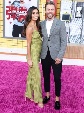 Hayley Erbert ve Derek Hough, 1 Ağustos 2022 'de Westwood, Los Angeles, Kaliforniya, ABD' deki Regency Village Theatre 'da düzenlenen Sony Pictures' Bullet Train 'in Los Angeles galasına geldiler.. 