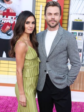 Hayley Erbert ve Derek Hough, 1 Ağustos 2022 'de Westwood, Los Angeles, Kaliforniya, ABD' deki Regency Village Theatre 'da düzenlenen Sony Pictures' Bullet Train 'in Los Angeles galasına geldiler.. 