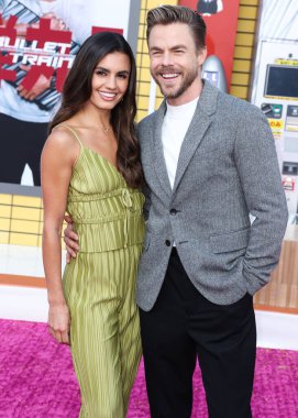 Hayley Erbert ve Derek Hough, 1 Ağustos 2022 'de Westwood, Los Angeles, Kaliforniya, ABD' deki Regency Village Theatre 'da düzenlenen Sony Pictures' Bullet Train 'in Los Angeles galasına geldiler..