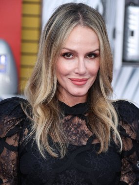 Monet Mazur, 1 Ağustos 2022 'de Westwood, Los Angeles, Kaliforniya, ABD' deki Regency Village Theatre 'da düzenlenen Sony Pictures' ın 'Bullet Train' galasına geldi.. 