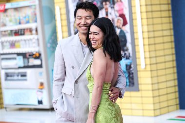 Simu Liu ve Jade Bender, 1 Ağustos 2022 'de Westwood, Los Angeles, Kaliforniya, ABD' deki Regency Village Theatre 'da düzenlenen Sony Pictures' ın 'Bullet Train' galasına geldiler.. 