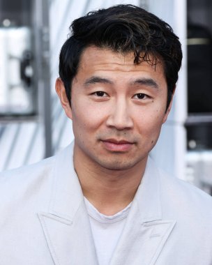 Simu Liu, 1 Ağustos 2022 'de Westwood, Los Angeles, Kaliforniya, ABD' deki Regency Village Theatre 'da düzenlenen Sony Pictures' ın 'Bullet Train' galasına geliyor..