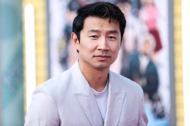Simu Liu, 1 Ağustos 2022 'de Westwood, Los Angeles, Kaliforniya, ABD' deki Regency Village Theatre 'da düzenlenen Sony Pictures' ın 'Bullet Train' galasına geliyor..