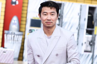 Simu Liu, 1 Ağustos 2022 'de Westwood, Los Angeles, Kaliforniya, ABD' deki Regency Village Theatre 'da düzenlenen Sony Pictures' ın 'Bullet Train' galasına geliyor..