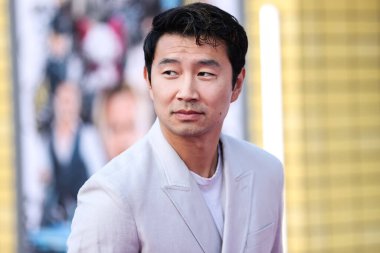 Simu Liu, 1 Ağustos 2022 'de Westwood, Los Angeles, Kaliforniya, ABD' deki Regency Village Theatre 'da düzenlenen Sony Pictures' ın 'Bullet Train' galasına geliyor..