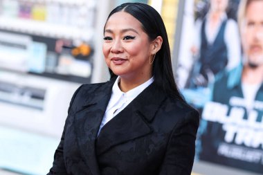 Stephanie Hsu, 1 Ağustos 2022 'de Westwood, Los Angeles, Kaliforniya, ABD' deki Regency Village Theatre 'da düzenlenen Sony Pictures' ın 'Bullet Train' galasına geliyor.. 