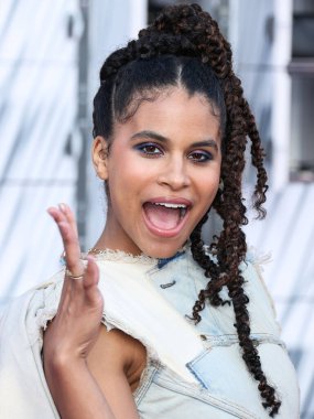 Alman-Amerikan aktris Zazie Beetz, 1 Ağustos 2022 'de Westwood, Los Angeles, Kaliforniya, ABD' deki Regency Village Theatre 'da düzenlenen Sony Pictures' ın 'Bullet Train' galasına geldi.. 