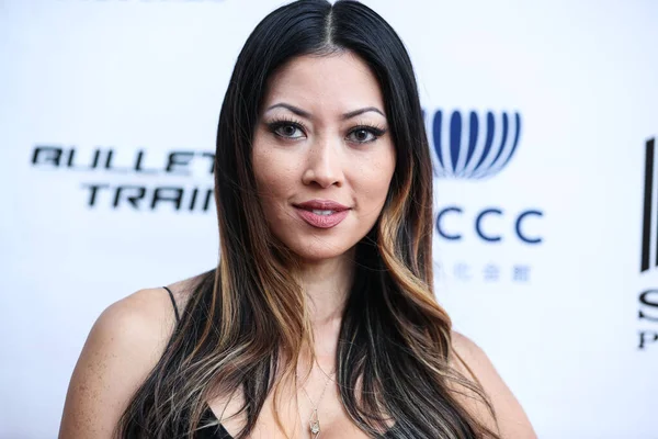 Amerikalı aktris Devon Diep, 3 Ağustos 2022 'de Küçük Tokyo, Los Angeles' ta Japon Amerikan Kültür ve Toplum Merkezi 'ndeki Aratani Tiyatrosu' nda düzenlenen Sony Pictures 'Bullet Train' in Los Angeles Topluluk Gösterimi 'ne geldi.