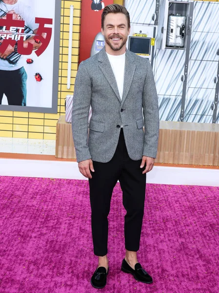 Derek Hough, 1 Ağustos 2022 'de Westwood, Los Angeles, Kaliforniya, ABD' deki Regency Village Theatre 'da düzenlenen Sony Pictures' ın 'Bullet Train' galasına geliyor.