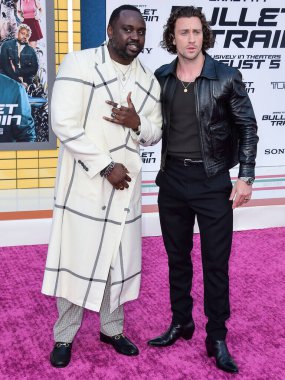 Amerikalı aktör Brian Tyree Henry ve İngiliz aktör Aaron Taylor-Johnson, 1 Ağustos 2022 'de Westwood, Los Angeles, Kaliforniya, ABD' deki Regency Village Theatre 'da düzenlenen Sony Pictures' ın 'Bullet Train' galasına geldiler.. 