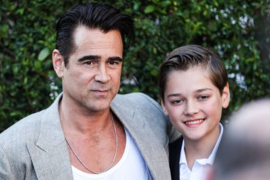 İrlandalı aktör Colin Farrell ve oğlu Henry Tadeusz Farrell, 28 Temmuz 2022 'de Westwood, Los Angeles, Kaliforniya, ABD' deki Regency Village Theatre 'da düzenlenen Amazon Prime Video' nun 13 Yaşamı 'nın Los Angeles galasına geldiler..