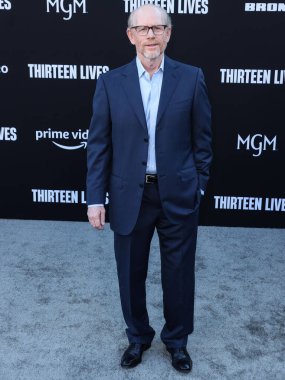 Amerikalı yönetmen Ron Howard, 28 Temmuz 2022 'de Westwood, Los Angeles, Kaliforniya, ABD' deki Regency Village Theatre 'da düzenlenen Amazon Prime Video' nun 13 Yaşamı 'nın Los Angeles prömiyerine geldi.. 