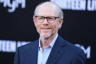 Amerikalı yönetmen Ron Howard, 28 Temmuz 2022 'de Westwood, Los Angeles, Kaliforniya, ABD' deki Regency Village Theatre 'da düzenlenen Amazon Prime Video' nun 13 Yaşamı 'nın Los Angeles prömiyerine geldi.. 