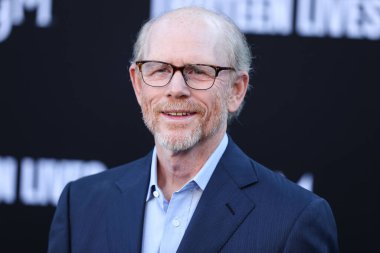 Amerikalı yönetmen Ron Howard, 28 Temmuz 2022 'de Westwood, Los Angeles, Kaliforniya, ABD' deki Regency Village Theatre 'da düzenlenen Amazon Prime Video' nun 13 Yaşamı 'nın Los Angeles prömiyerine geldi.. 