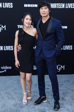 Yada Natisri ve Thanet Natisri, 28 Temmuz 2022 'de Westwood, Los Angeles, Kaliforniya, ABD' deki Regency Village Theatre 'da düzenlenen Amazon Prime Video' nun 13 Yaşamı 'nın Los Angeles prömiyerine geldiler.. 